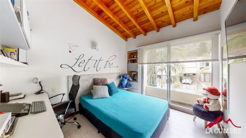 Casa de 4 alcobas en venta en Loma El Atravesado, Envigado, 198 m² · foto 13 de 21
