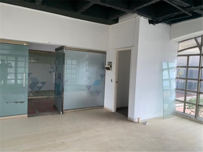 Local en Arriendo - Más