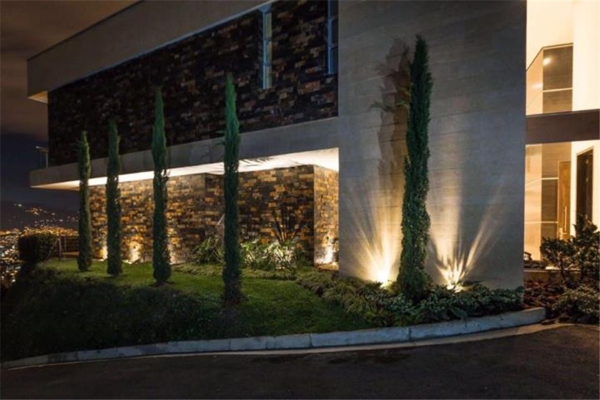 Casa de 4 alcobas en venta en La Calera, Medellín, 738 m² · foto 2 de 18