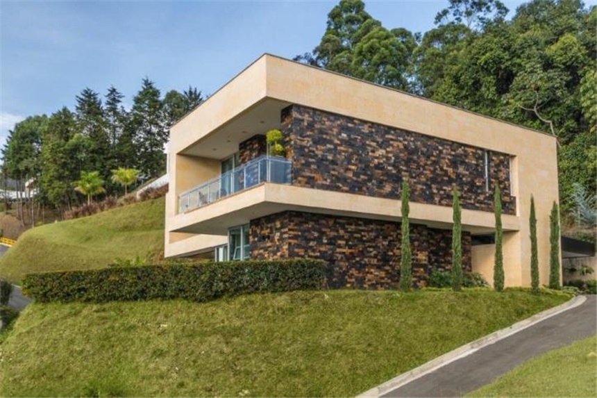 Casa de 4 alcobas en venta en La Calera, Medellín, 738 m² · foto 6 de 18