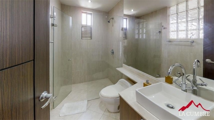 Apartamento de 3 alcobas en venta en El Poblado, Medellín, 360 m² · foto 22 de 24