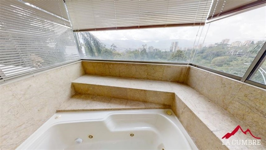 Apartamento de 4 alcobas en arriendo en El Poblado, Medellín, 450 m² · foto 13 de 20