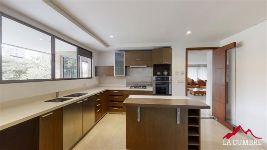 Apartamento de 4 alcobas en arriendo en El Poblado, Medellín, 450 m² · foto 3 de 20