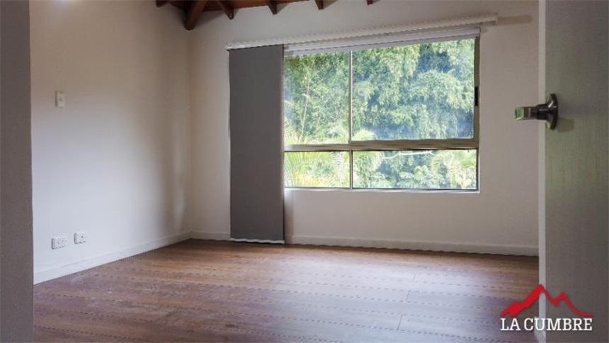 Casa de 4 alcobas en venta en Loma El Atravesado, Envigado, 198 m² · foto 12 de 23