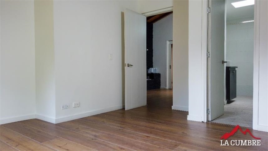 Casa de 4 alcobas en venta en Loma El Atravesado, Envigado, 198 m² · foto 13 de 23
