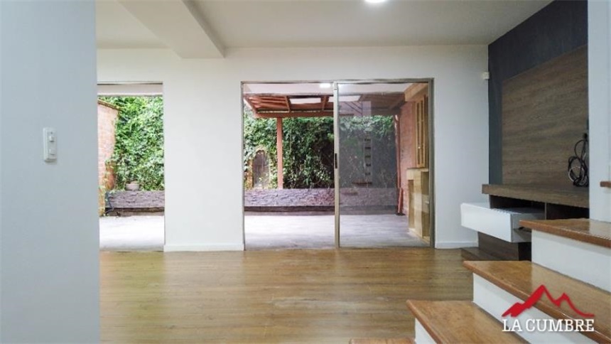 Casa de 4 alcobas en venta en Loma El Atravesado, Envigado, 198 m² · foto 2 de 23