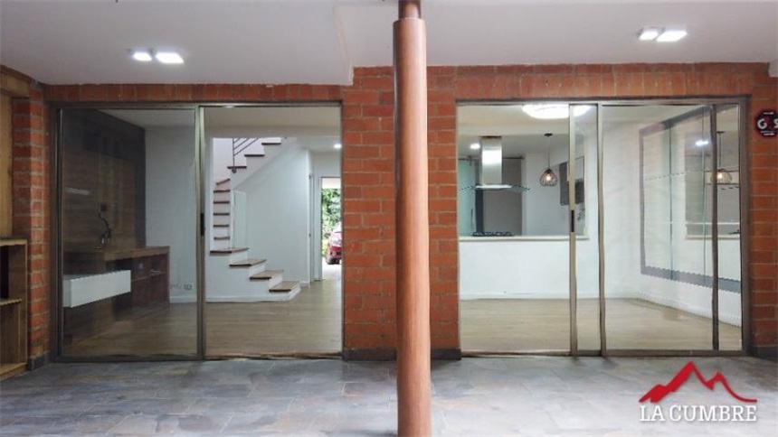 Casa de 4 alcobas en venta en Loma El Atravesado, Envigado, 198 m² · foto 9 de 23