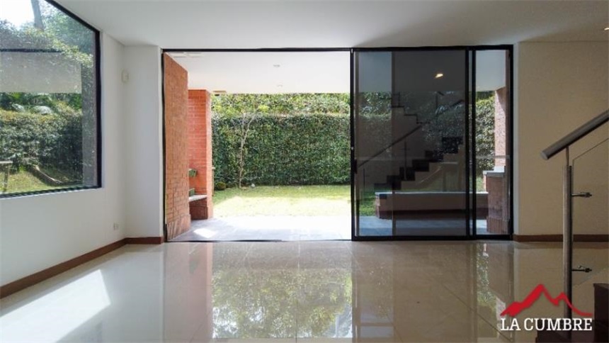 Casa de 4 alcobas en venta en Loma El Atravesado, Envigado, 198 m² · foto 5 de 23