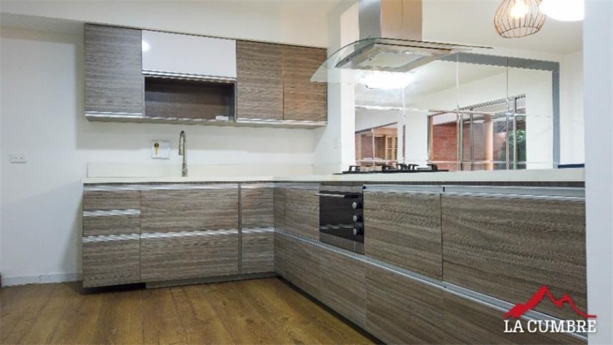 Casa de 4 alcobas en venta en Loma El Atravesado, Envigado, 198 m² · foto 6 de 23
