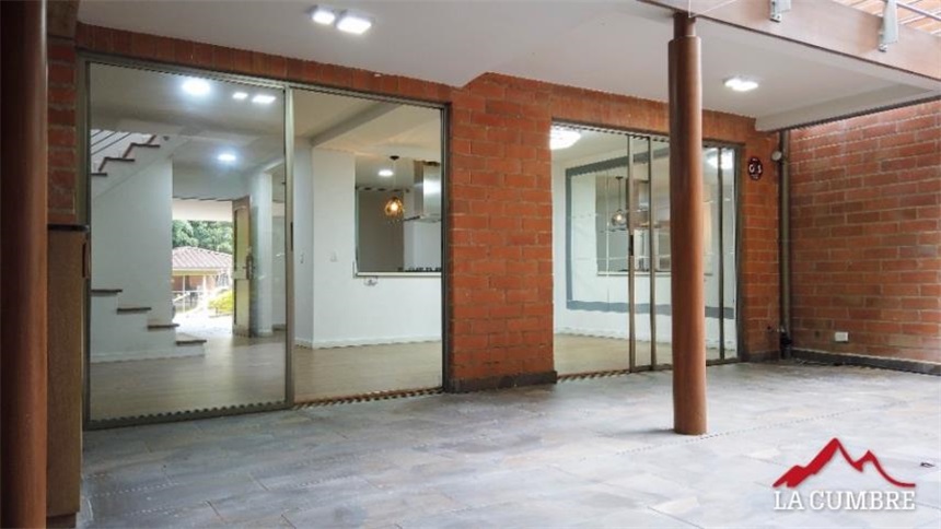 Casa de 4 alcobas en venta en Loma El Atravesado, Envigado, 198 m² · foto 11 de 23