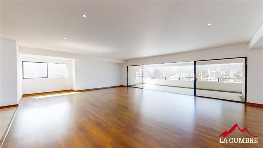 Apartamento de 3 alcobas en arriendo en Lalinde, Medellín, 431 m² · foto 2 de 24