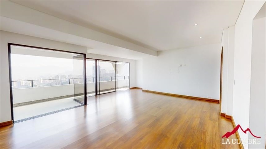 Apartamento de 3 alcobas en arriendo en Lalinde, Medellín, 431 m² · foto 17 de 24