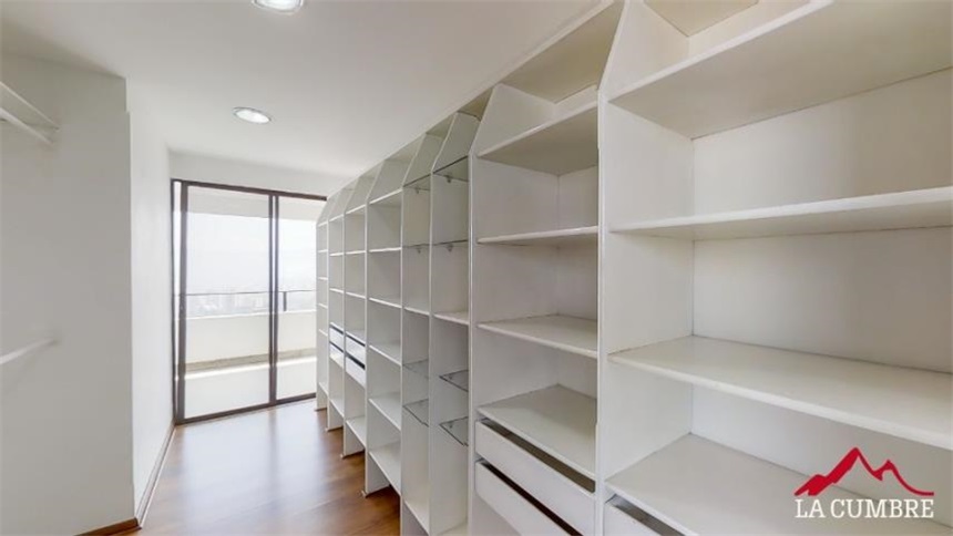 Apartamento de 3 alcobas en arriendo en Lalinde, Medellín, 431 m² · foto 23 de 24