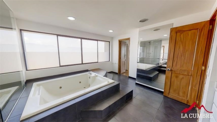 Apartamento de 3 alcobas en arriendo en Lalinde, Medellín, 431 m² · foto 19 de 24