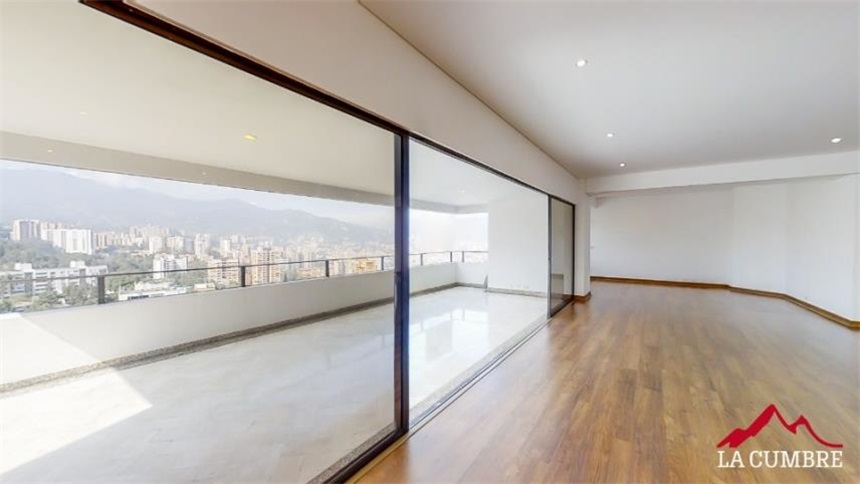 Apartamento de 3 alcobas en arriendo en Lalinde, Medellín, 431 m² · foto 3 de 24