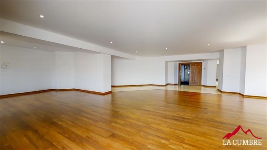 Apartamento de 3 alcobas en arriendo en Lalinde, Medellín, 431 m² · foto 4 de 24