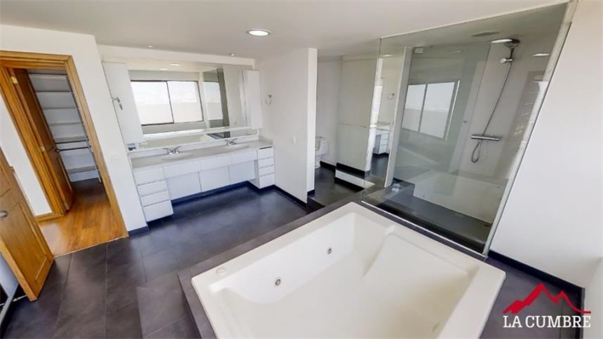 Apartamento de 3 alcobas en arriendo en Lalinde, Medellín, 431 m² · foto 20 de 24