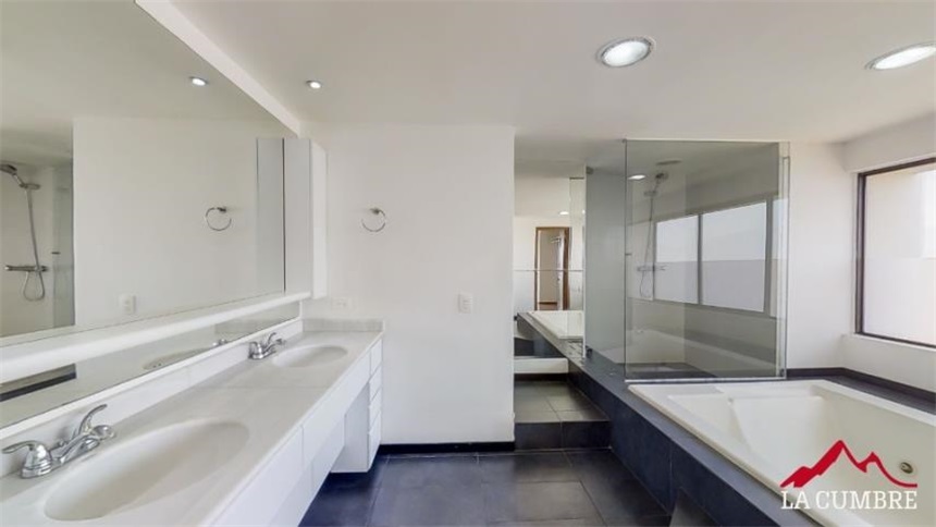 Apartamento de 3 alcobas en arriendo en Lalinde, Medellín, 431 m² · foto 21 de 24