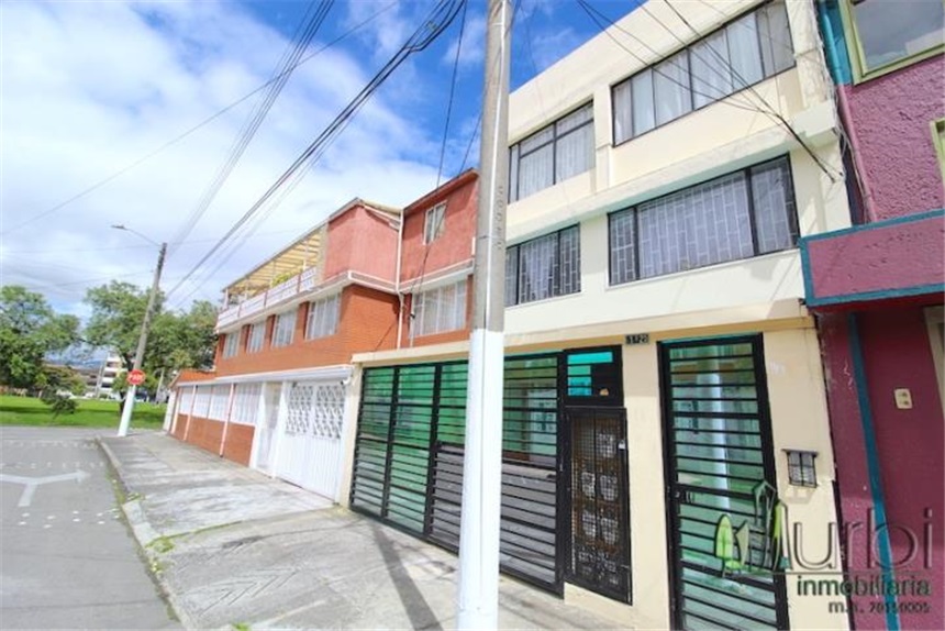 Casa de 3 alcobas en venta en Taquecitos, Bogotá, 480 m² · foto 2 de 20