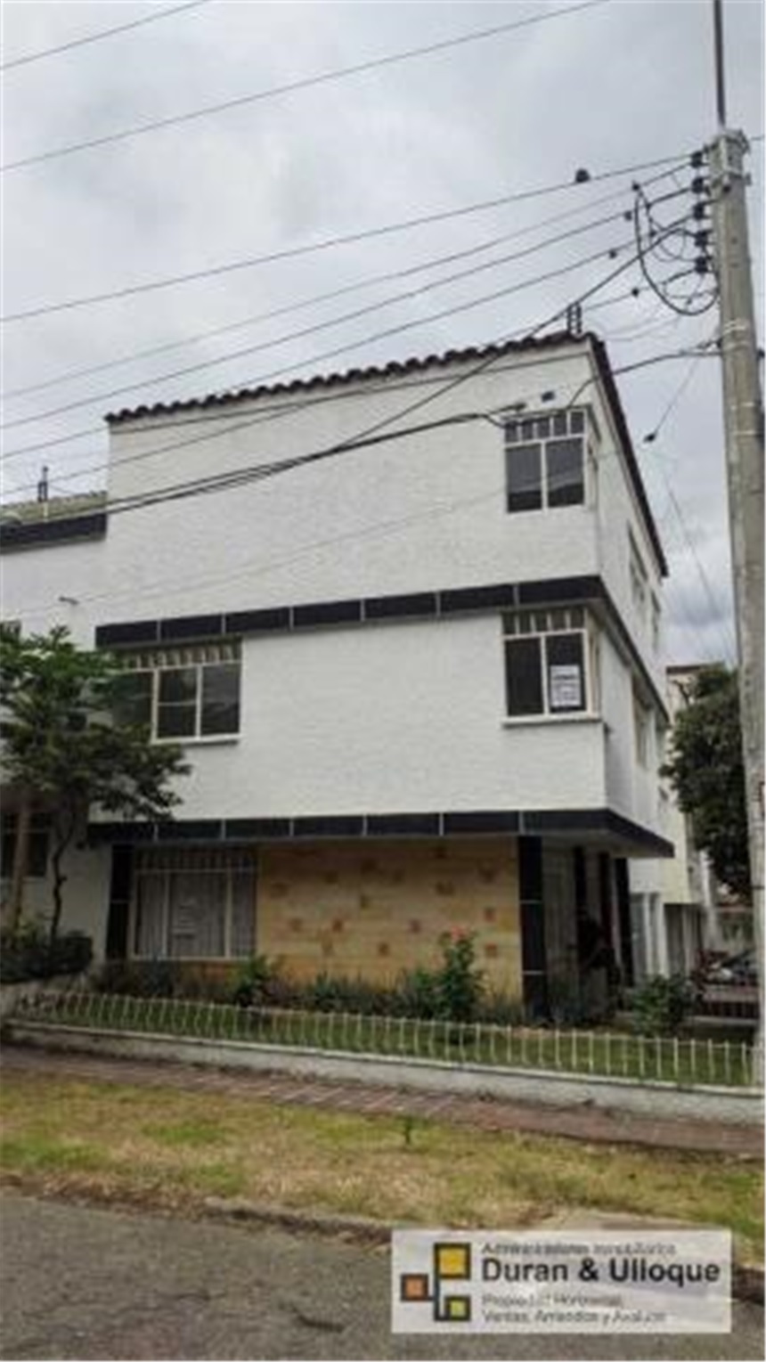 Casa de 6 alcobas en venta en Conucos, Bucaramanga, 247 m² · foto 3 de 24