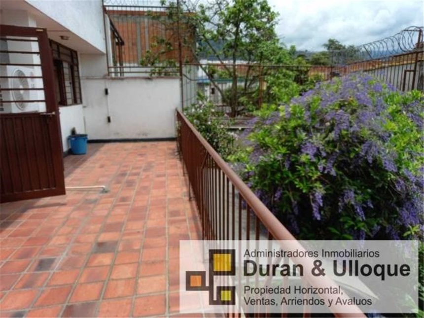 Casa de 7 alcobas en venta en Conucos, Bucaramanga, 400 m² · foto 2 de 22