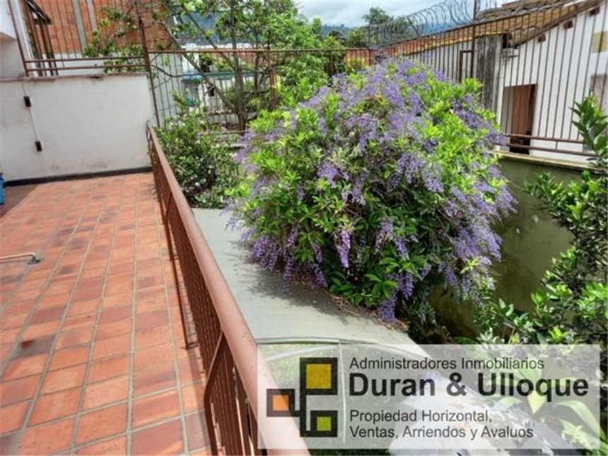 Casa de 7 alcobas en venta en Conucos, Bucaramanga, 400 m² · foto 3 de 22