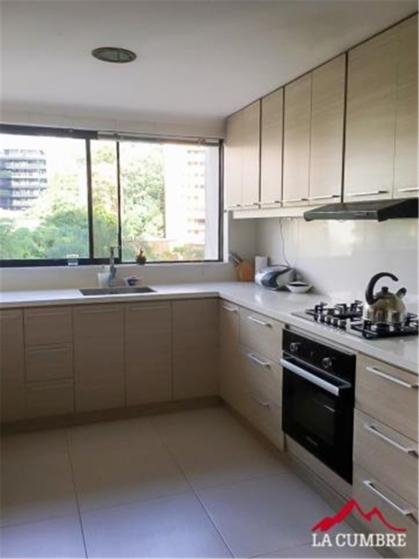 Apartamento en venta en El Poblado, Medellín · foto 2 de 10