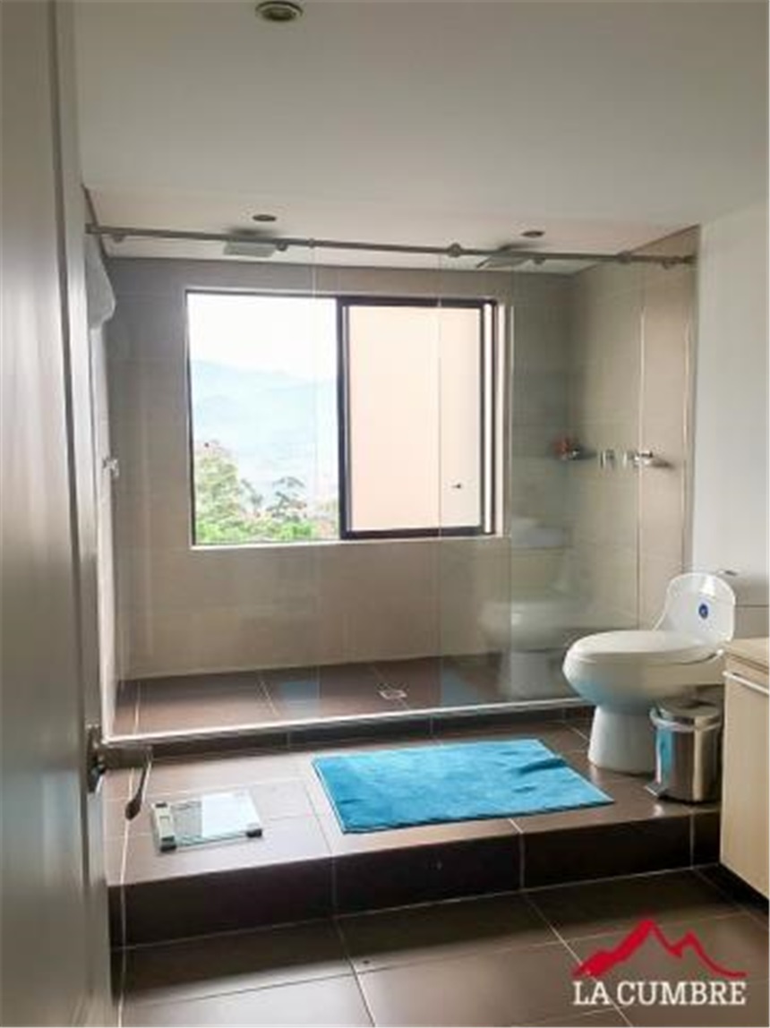 Apartamento en venta en El Poblado, Medellín · foto 6 de 10