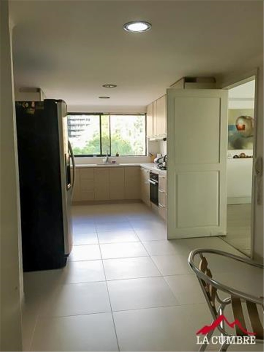 Apartamento en venta en El Poblado, Medellín · foto 3 de 10