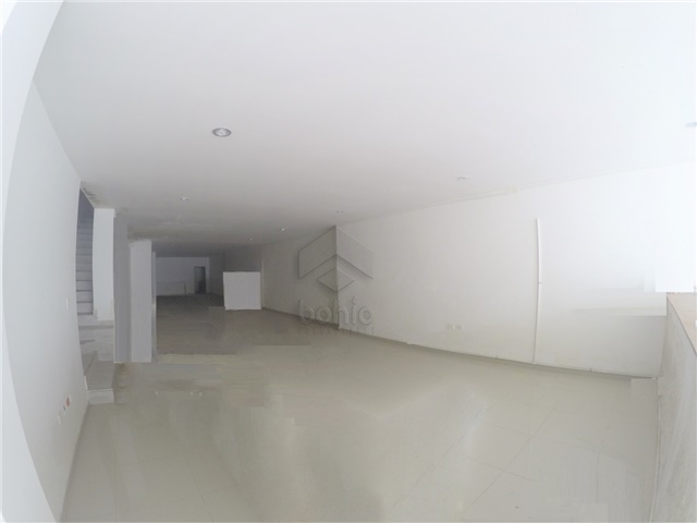 Local en Arriendo - Más