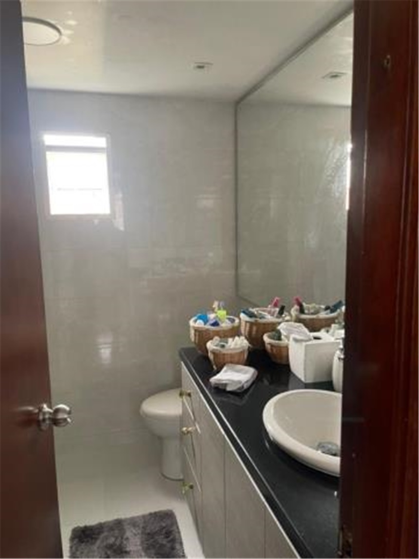 Apartamento de 2 alcobas en venta en Santa Barbara, Bogotá, 137 m² · foto 16 de 17