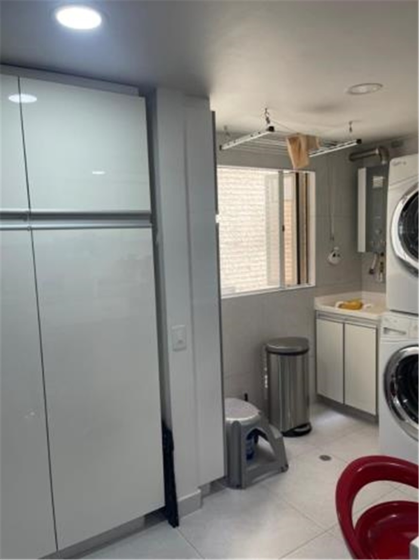 Apartamento de 2 alcobas en venta en Santa Barbara, Bogotá, 137 m² · foto 10 de 17