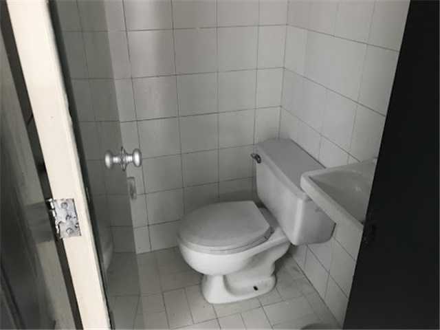 Local en Arriendo - Más