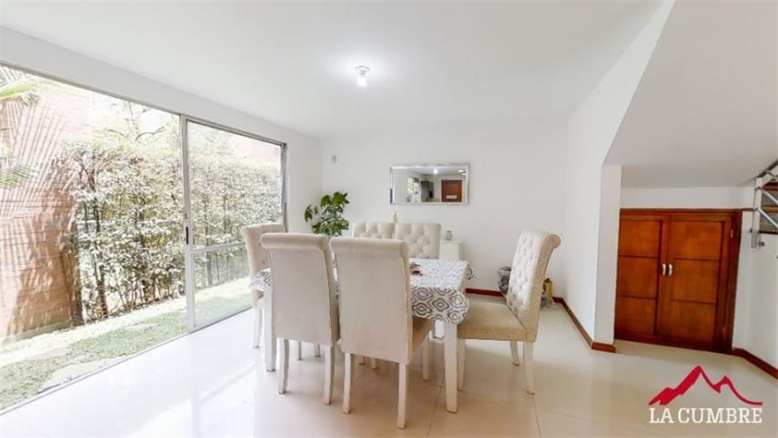 Casa de 4 alcobas en venta en Loma Del Chocho, Envigado, 198 m² · foto 3 de 17