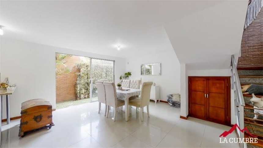 Casa de 4 alcobas en venta en Loma Del Chocho, Envigado, 198 m² · foto 2 de 17