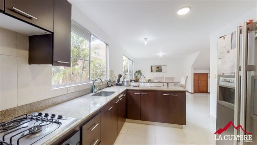 Casa de 4 alcobas en venta en Loma Del Chocho, Envigado, 198 m² · foto 11 de 17
