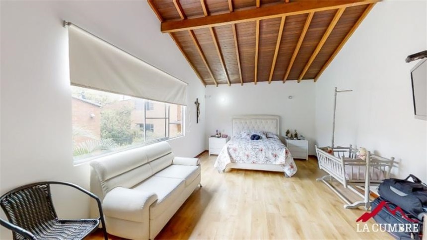 Casa de 4 alcobas en venta en Loma Del Chocho, Envigado, 198 m² · foto 15 de 17