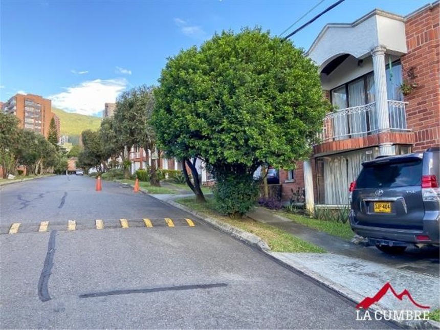 Casa de 4 alcobas en venta en El Poblado, Medellín, 246 m² · foto 4 de 13