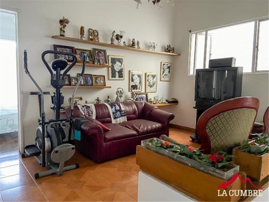 Casa de 4 alcobas en venta en El Poblado, Medellín, 246 m² · foto 2 de 13
