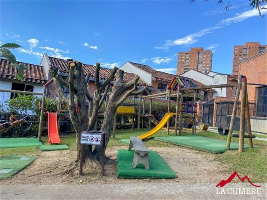 Casa de 4 alcobas en venta en El Poblado, Medellín, 246 m² · foto 13 de 13