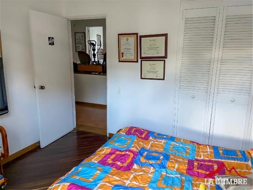 Casa de 4 alcobas en venta en El Poblado, Medellín, 246 m² · foto 8 de 13