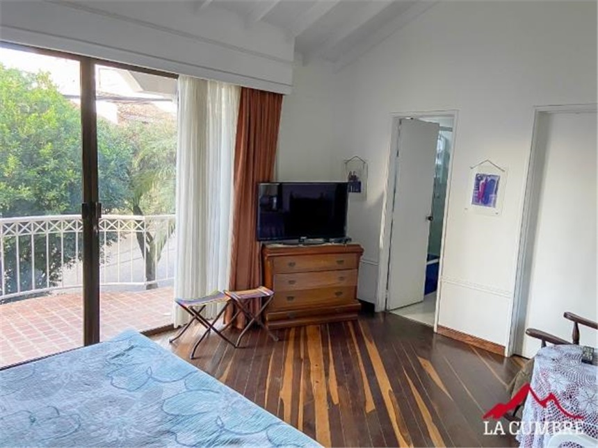 Casa de 4 alcobas en venta en El Poblado, Medellín, 246 m² · foto 10 de 13