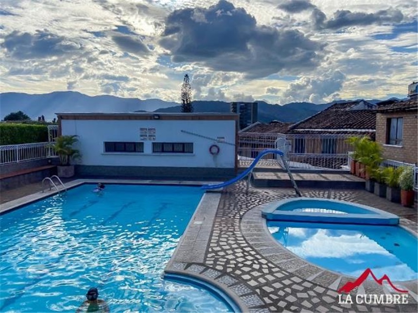 Casa de 4 alcobas en venta en El Poblado, Medellín, 246 m² · foto 12 de 13