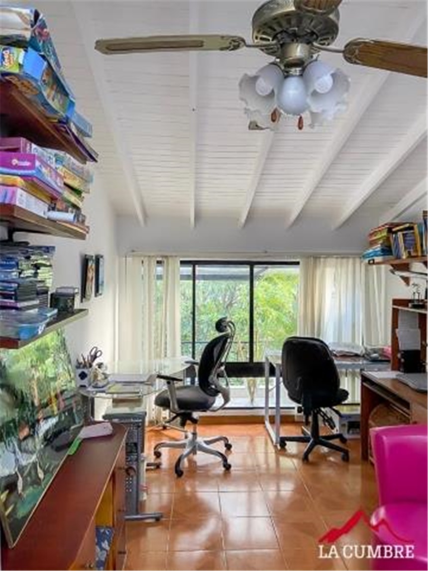 Casa de 4 alcobas en venta en El Poblado, Medellín, 246 m² · foto 3 de 13
