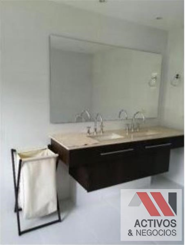 Apartamento de 3 alcobas en venta en Vegas Del Poblado, Medellín, 242 m² · foto 11 de 24