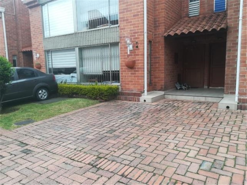 Casa en venta en Engativá, Bogotá · foto 2 de 21