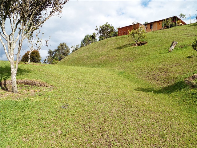 Lote en venta en Pantanillo, Envigado, 17766 m² · foto 2 de 13