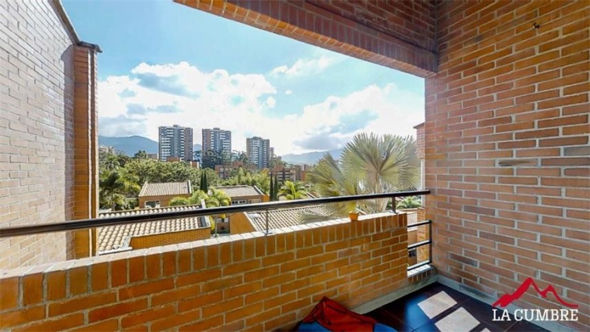 Casa de 4 alcobas en venta en El Poblado, Medellín, 249 m² · foto 15 de 22