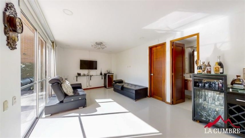 Casa de 4 alcobas en venta en El Poblado, Medellín, 249 m² · foto 2 de 22