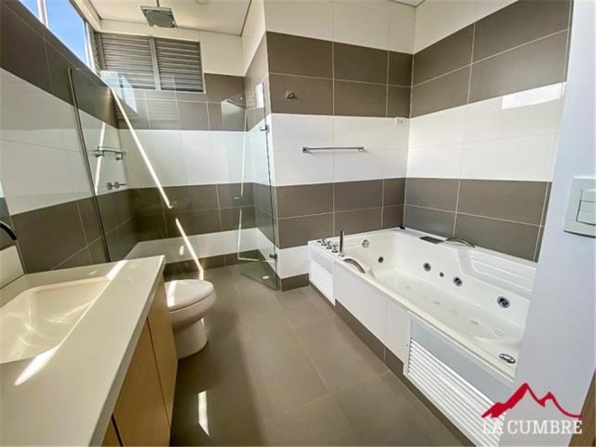 Apartamento de 3 alcobas en arriendo en Lalinde, Medellín, 280 m² · foto 8 de 16